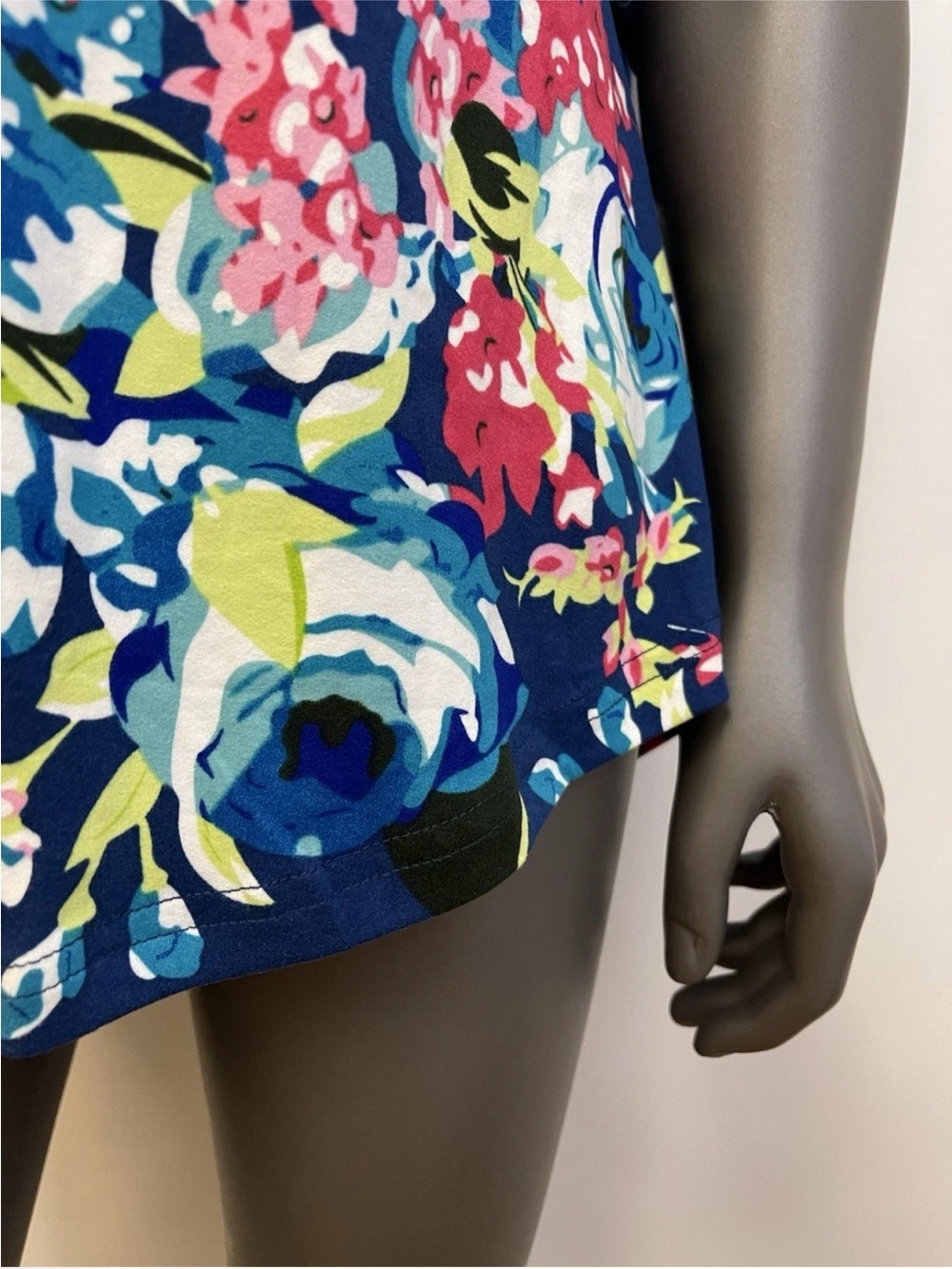 Othyroce Blouse Woman’s 1X Blue Floral Roll Up Sleeve Pleated Back Colorful Work - Picture 6 of 11